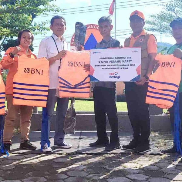 BNI Berbagi, Serahkan Perahu Karet ke BPBD Kota Bima