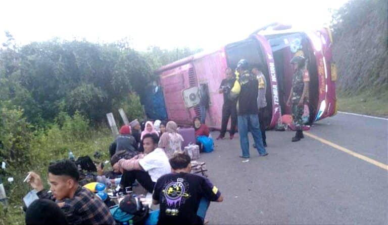 Bus Tiara Mas Jatuh di Alas Sumbawa, Belasan Penumpang Terluka - Kabar Harian Bima