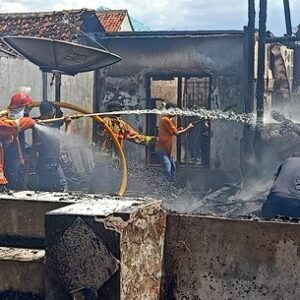 3 Rumah Warga Kelurahan Tanjung Terbakar - Kabar Harian Bima