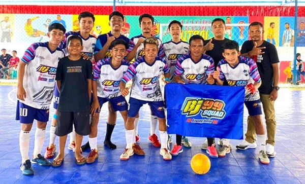BJ99 Sabet Trofi Juara Futsal Gubernur Cup I - Kabar Harian Bima