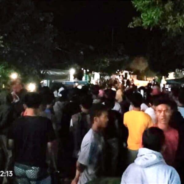 Remaja Jatibaru Barat Dipanah OTK, Warga Blokir Jalan