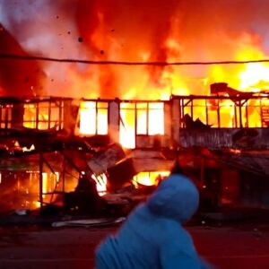 Kebakaran di Pertokoan Tente, 9 Ruko Ludes - Kabar Harian Bima