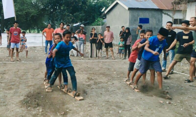 Lomba Lari Bakiak di Kelurahan Penaraga Meriahkan HUT ke-77 RI - Kabar Harian Bima