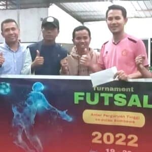 Ikut Turnamen Futsal Antar Dosen dan Pegawai, STIKES Yahya Bima Raih Juara III