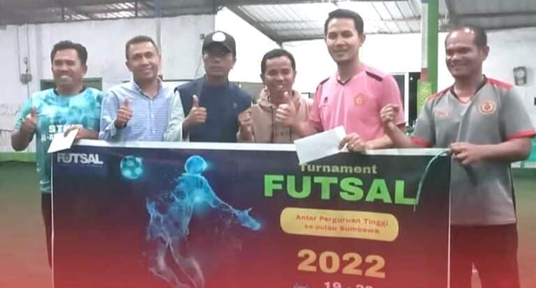 Ikut Turnamen Futsal Antar Dosen dan Pegawai, STIKES Yahya Bima Raih Juara III - Kabar Harian Bima