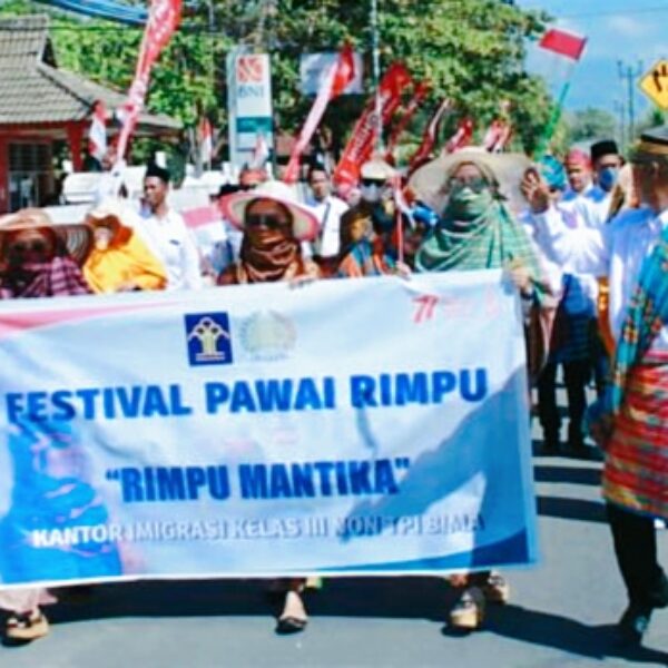 Imigrasi Bima Meriahkan Festival Rimpu