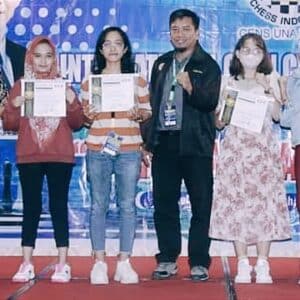 2 Mahasiswi STIE Bima Juara Catur Internasional Fide Rating Mandalika Cup - Kabar Harian Bima
