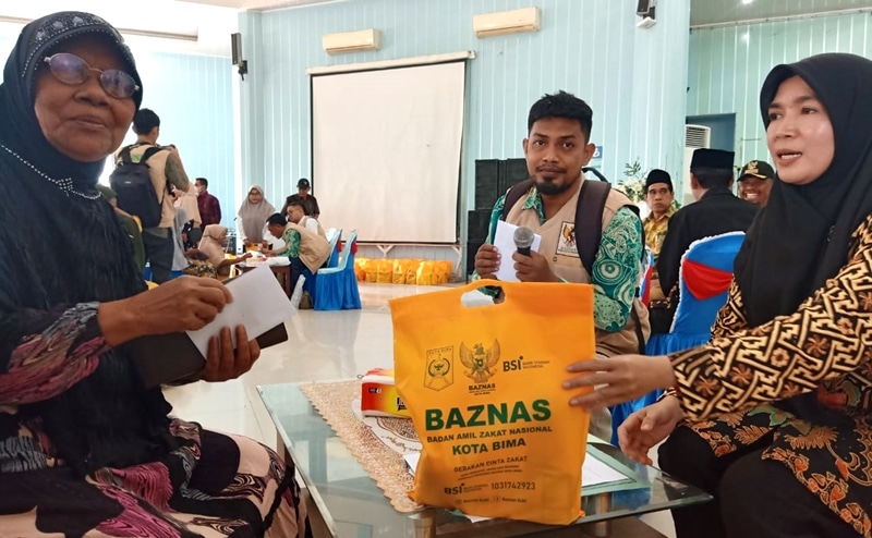 Baznas Distribusikan Bantuan untuk 420 Pedagang Bakulan - Kabar Harian Bima