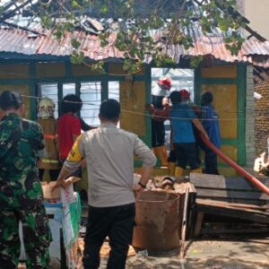 Diduga Arus Pendek, Rumah Warga Lewirato Terbakar - Kabar Harian Bima