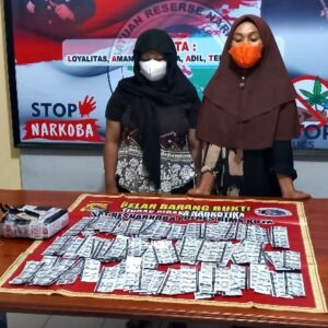 2 Wanita Terduga Penjual Ribuan Tramadol Dibekuk Personil Polsek Rasbar - Kabar Harian Bima