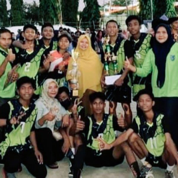 Tekuk SMAN 2 Dompu, Tim Bola Voli Putra SMKN 1 Kota Bima Sabet Juara Pertama