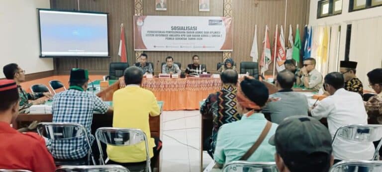 KPU Kabupaten Bima Sosialisasi Pembentukan Penyelenggara Badan Adhoc dan Aplikasi SIAKBA - Kabar Harian Bima