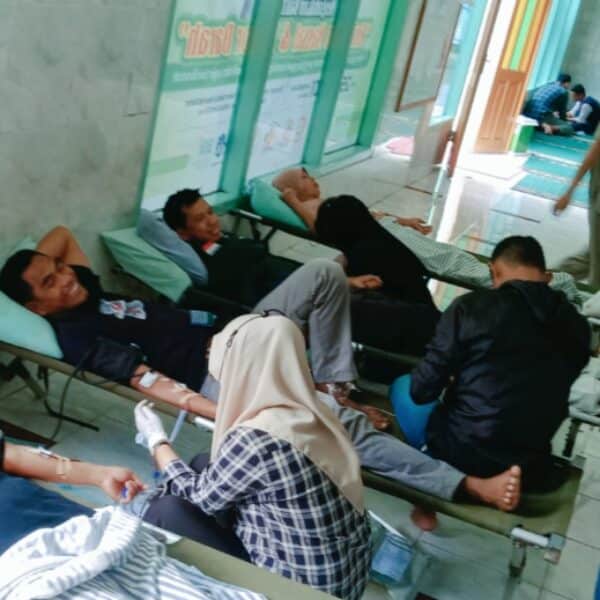 Bhakti Sosial, Remaja Masjid Baitul Hamid Gelar Sunatan Massal dan Donor Darah