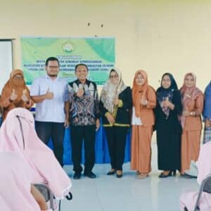 Beri Kuliah Umum di Akbid Surya Mandiri Bima, Iwan Harsono Ajak Mahasiswi Berwirausaha