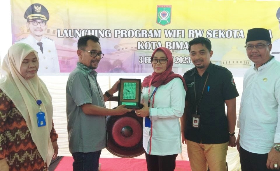 Kerjasama dengan Telkom, Wali Kota Bima Launching Wifi RW - Kabar Harian Bima