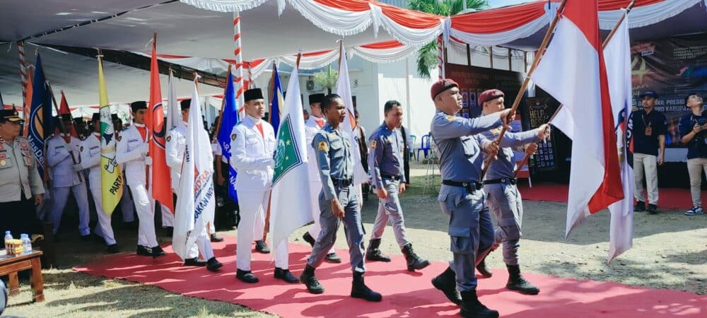 Estafet Kirab Pemilu Tiba di Kota Bima, KPU Terima Bendera Pataka dari Manggarai Barat - Kabar Harian Bima