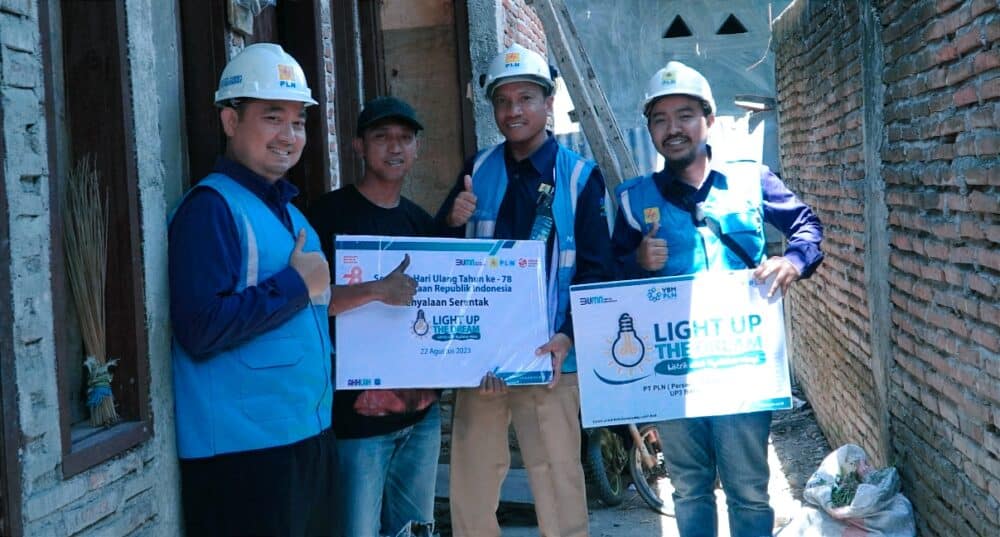 PLN UP3 Bima Realisasikan Program Light Up the Dream, Sambung Gratis untuk Warga Miskin - Kabar Harian Bima
