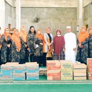 GOW Kota Bima Bagikan Sembako ke Ponpes Manarul Quran