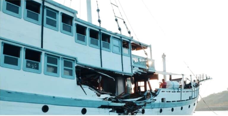 Kapal Ditumpangi Belasan Warga Asing Tabrakan di Perairan Sangiang - Kabar Harian Bima
