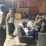 Propam Polres Bima Kota Razia Polisi Masuk Kafe - Kabar Harian Bima