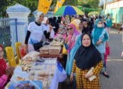 Meriah, Bazar Kuliner Pertama di Kelurahan Lewirato Berjalan Sukses