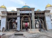Pekerjaan Masjid Agung Al Muwahiddin Kota Bima Molor