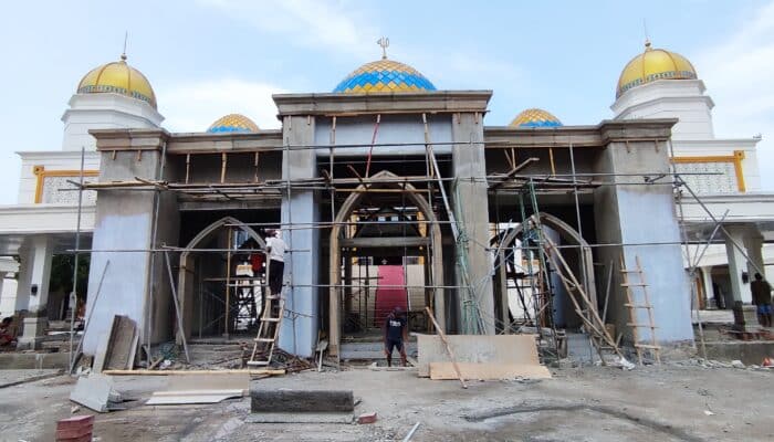 Pekerjaan Masjid Agung Al Muwahiddin Kota Bima Molor