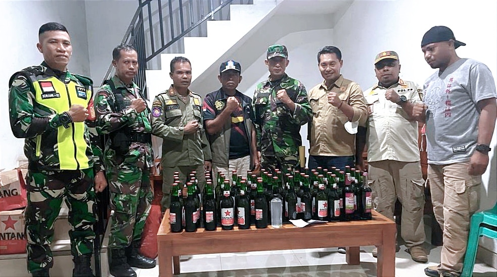 Operasi Yustisi, Pol PP Kota Bima dan TNI Sita 60 Botol Miras - Kabar Harian Bima