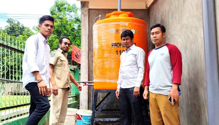 FPRB Pasang Alat Penampung Air Hujan di MIS Sambinae, Solusi Atasi Krisis Air Bersih