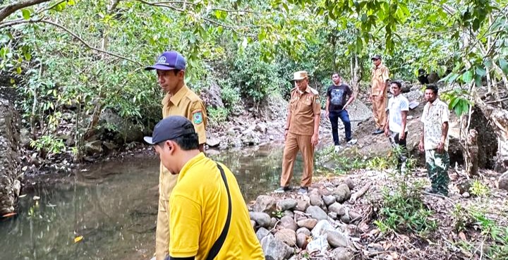 Pj Wali Kota Bima Turun Cek Sumber Mata Air di Jatibaru Timur untuk Kebutuhan Air Bersih - Kabar Harian Bima