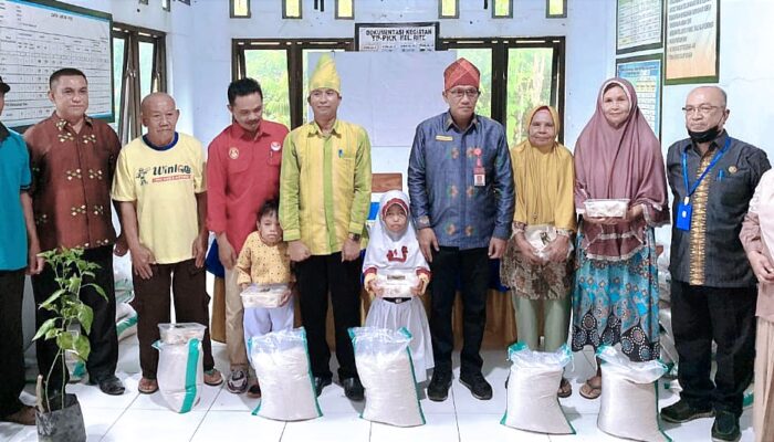 Tekan Inflasi dan Stunting, Dishanpan Kota Bima Bagikan Bantuan Hasil Kebun Plakat