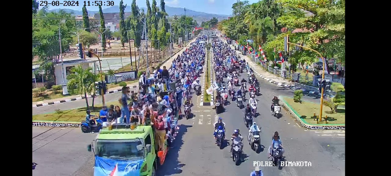 Rakyat Kota Bima Tumpah Ruah Hadiri Deklarasi Pasangan Man-Feri, Lalu Lintas Lumpuh - Kabar Harian Bima