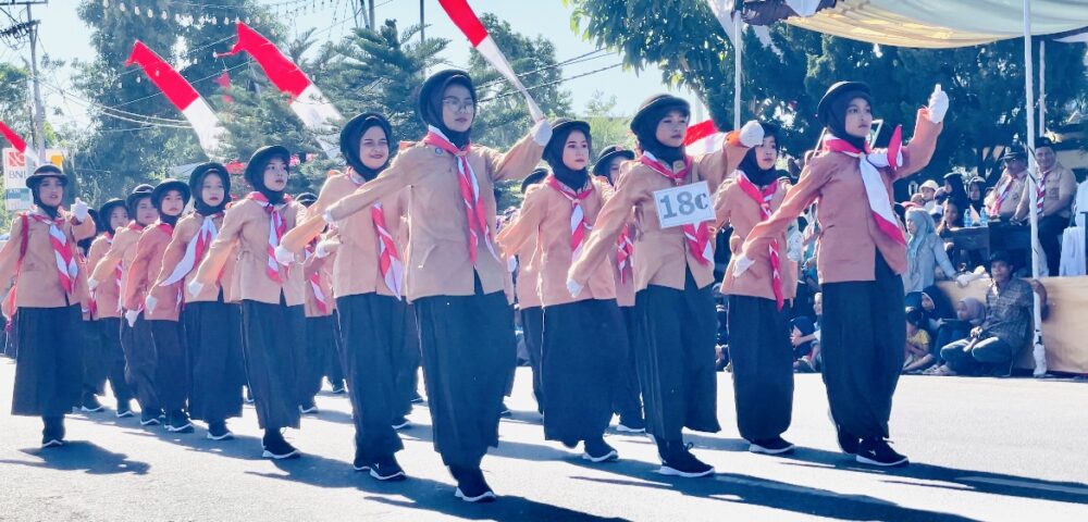 Lomba Gerak Jalan, Tim Putri SDN 40 Lewirato Tampil Memukau - Kabar Harian Bima