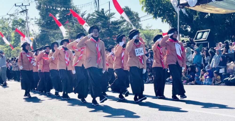 Lomba Gerak Jalan, Tim Putri SDN 40 Lewirato Tampil Memukau - Kabar Harian Bima