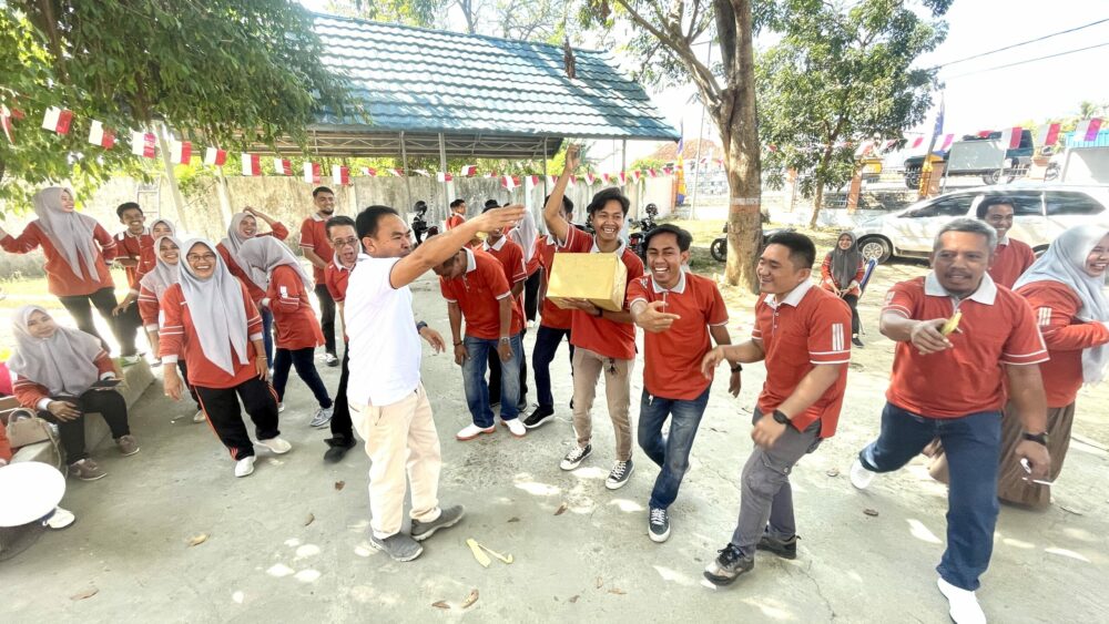 Dinas Kominfotik Kota Bima Adakan Perlombaan Meriah Sambut HUT ke-79 RI - Kabar Harian Bima