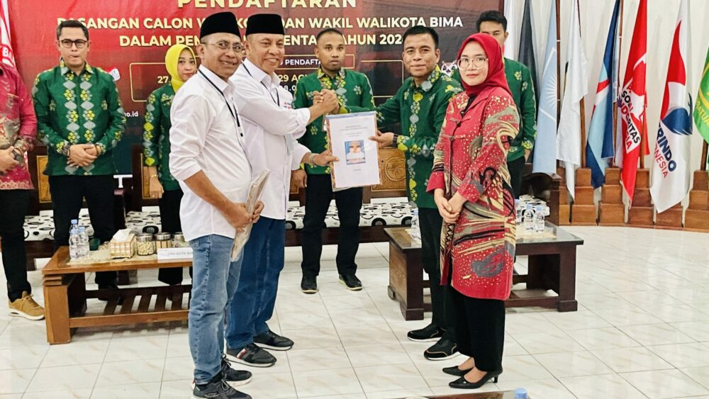 Pasangan Man-Feri Resmi Mendaftar sebagai Peserta Pilkada Kota Bima 2024 - Kabar Harian Bima