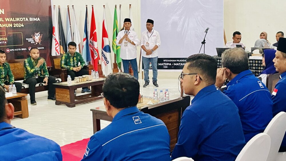 Pasangan Man-Feri Resmi Mendaftar sebagai Peserta Pilkada Kota Bima 2024 - Kabar Harian Bima