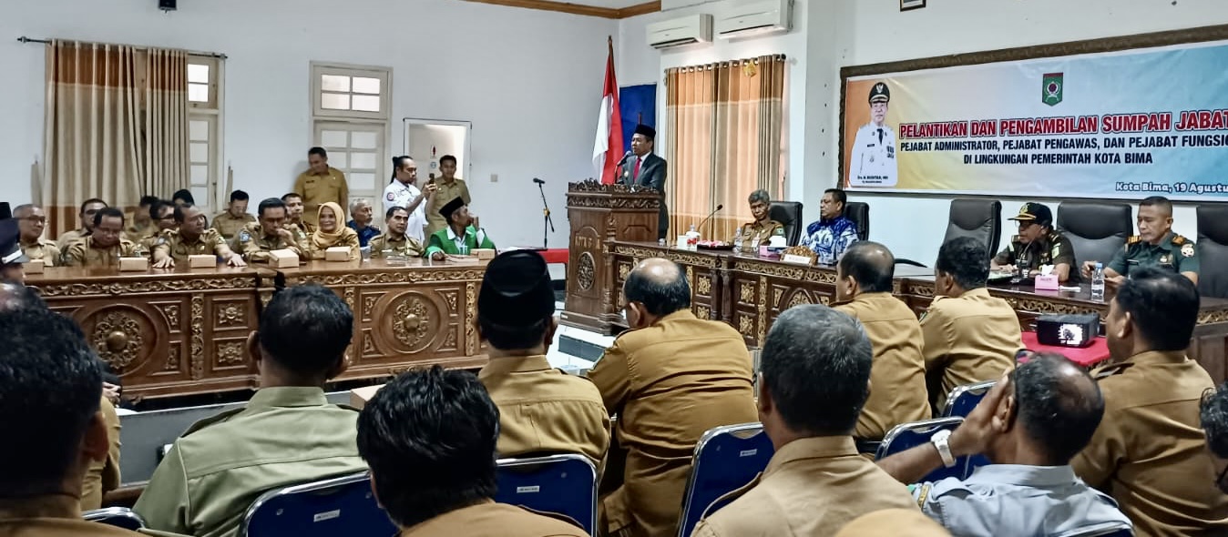 Pj Wali Kota Bima H Mukhtar Lantik 72 Pejabat Administrator, Pengawas, dan Fungsional - Kabar Harian Bima