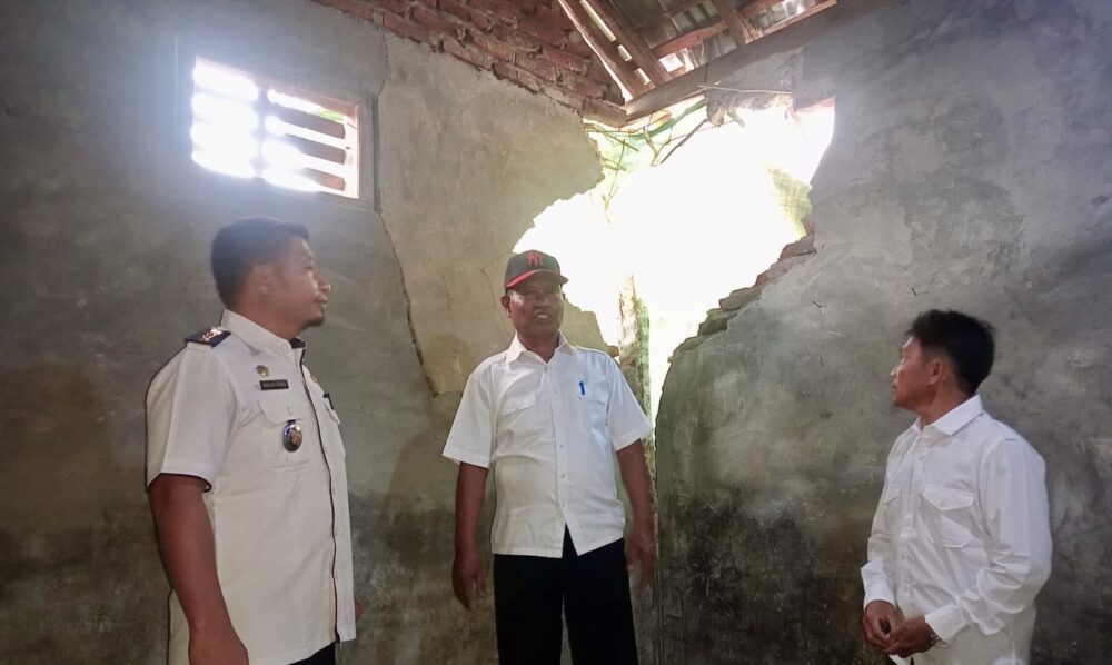 Rumah Warga Lampe Tertimpa Longsor, Lurah: Kami Sudah Lapor Dinsos dan BPBD - Kabar Harian Bima