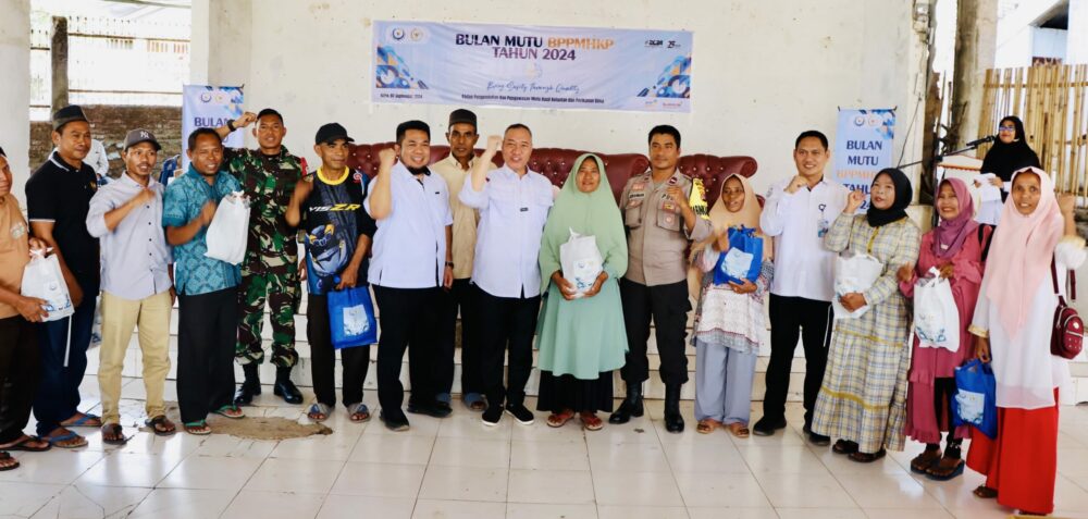 BPPMHKP Bima dan HMS Bagikan 500 Paket Ikan untuk Warga 5 Desa di Kecamatan Wawo - Kabar Harian Bima