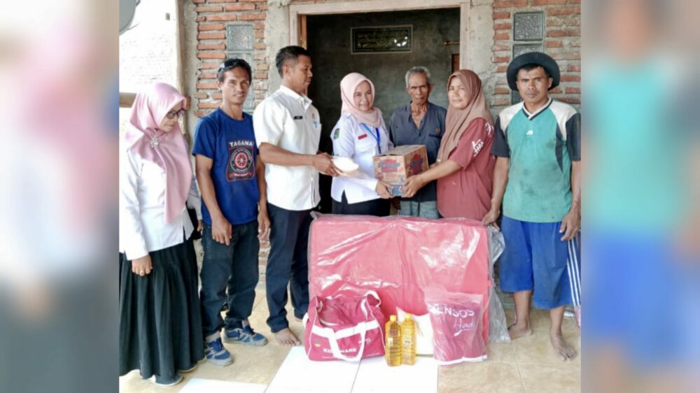 Dinsos Kota Bima Salurkan Bantuan untuk Korban Longsor di Kelurahan Lampe - Kabar Harian Bima