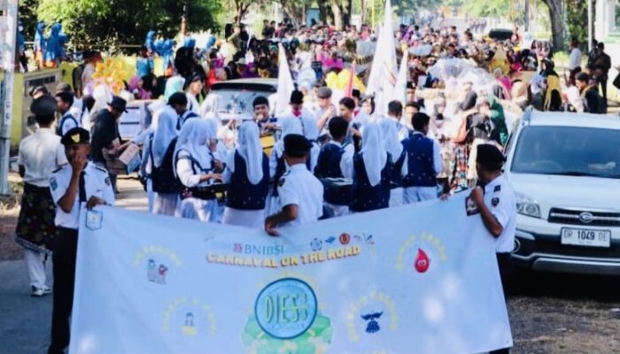 Semarak HUT ke-33, SMAN 4 Kota Bima Gelar Karnaval Kreatif