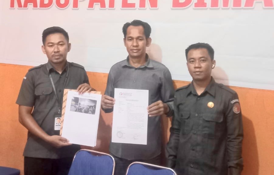 Plt Camat Monta Diduga Berpolitik Praktis, Tim Hukum Ady-Irfan Lapor Bawaslu - Kabar Harian Bima