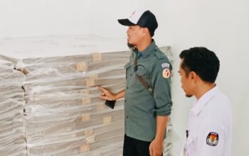 Bawaslu Kota Bima Awasi Distribusi Logistik, KPU Diingkatkan Keamanan Gudang Penyimpanan - Kabar Harian Bima