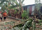 Korsleting Listrik, Atap Rumah Warga di Santi Terbakar, Damkar Imbau Warga Tingkatkan Kewaspadaan - Kabar Harian Bima