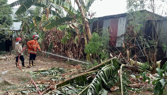 Korsleting Listrik, Atap Rumah Warga di Santi Terbakar, Damkar Imbau Warga Tingkatkan Kewaspadaan