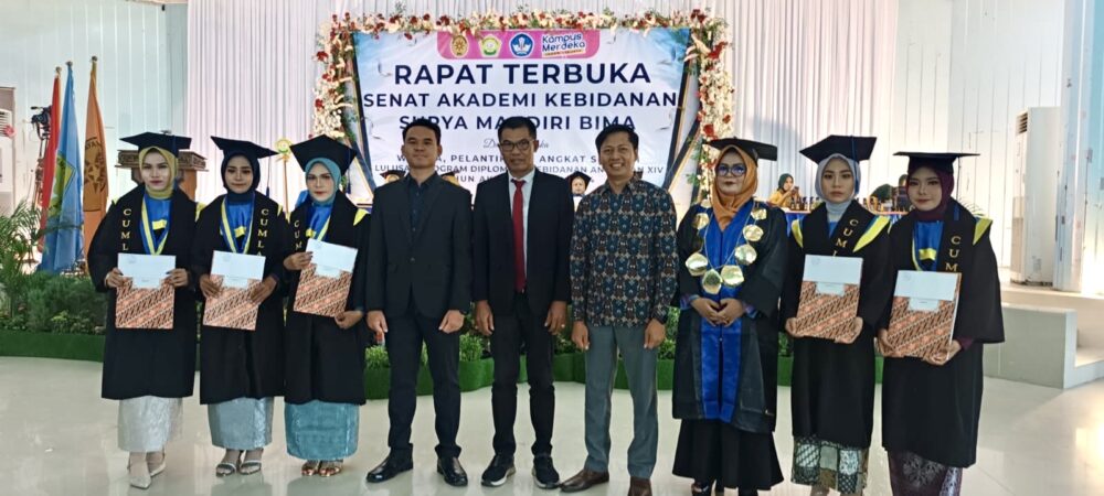 47 Mahasiswa Akbid Surya Mandiri Bima Diwisuda, Cetak Tenaga Kebidanan Profesional dan Berdaya Saing - Kabar Harian Bima