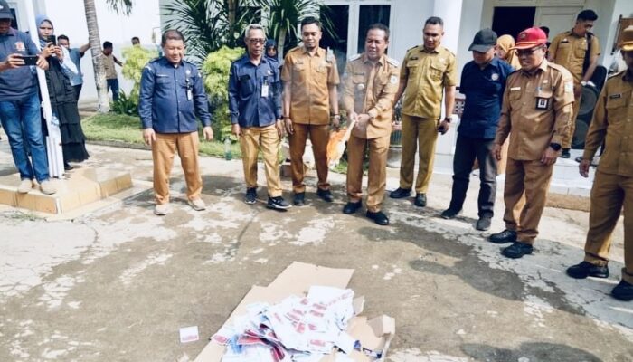 Pj Wali Kota Bima Saksikan Pemusnahan Sisa Surat Suara dan Lepas Distribusi Logistik Pilkada