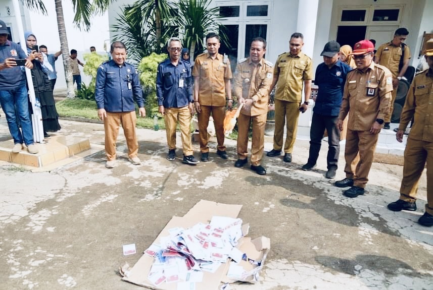 Pj Wali Kota Bima Saksikan Pemusnahan Sisa Surat Suara dan Lepas Distribusi Logistik Pilkada - Kabar Harian Bima