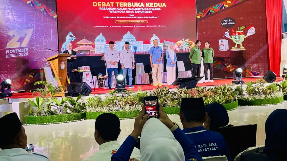 Debat Terbuka Kedua Pilkada Kota Bima 2024, Bahas Kebijakan Pembangunan Nasional dan Daerah - Kabar Harian Bima